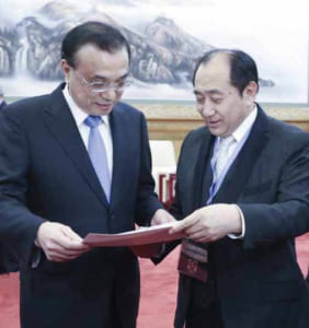 2019年1月25日李克強中国国務院総理（左）と小田先生（右）